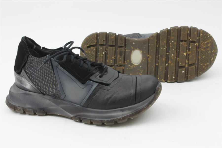 patch sneaker