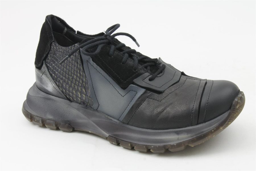 patch sneaker