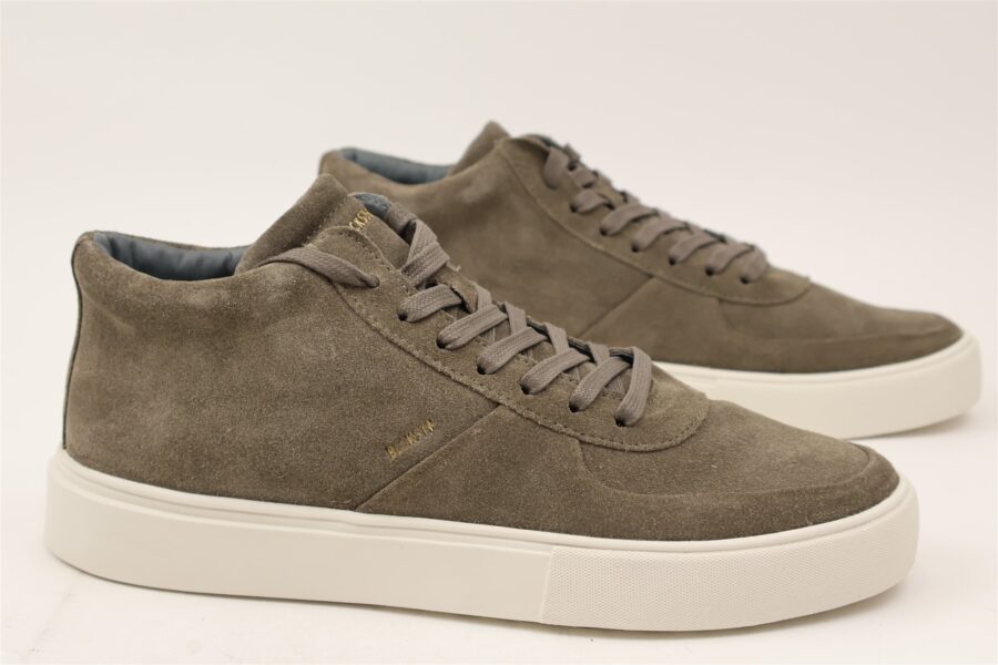 Sneaker boot