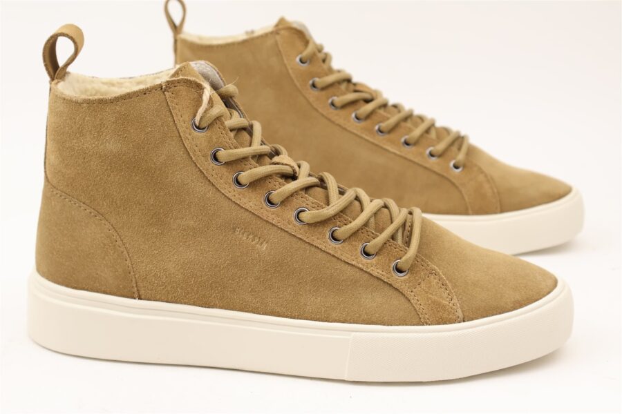 Sneaker boot