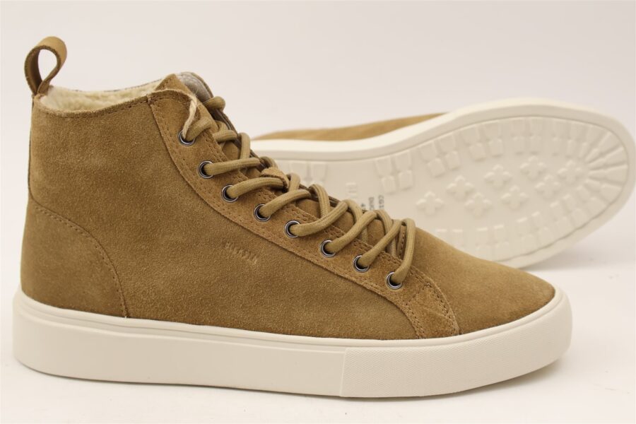 Sneaker boot