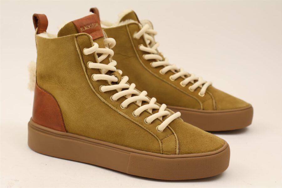 Sneaker boot