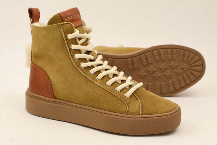 Sneaker boot