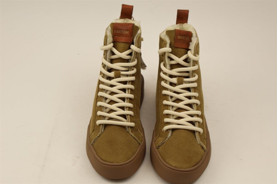 Sneaker boot
