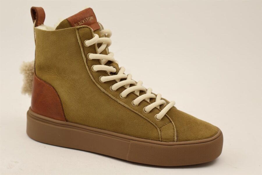 Sneaker boot
